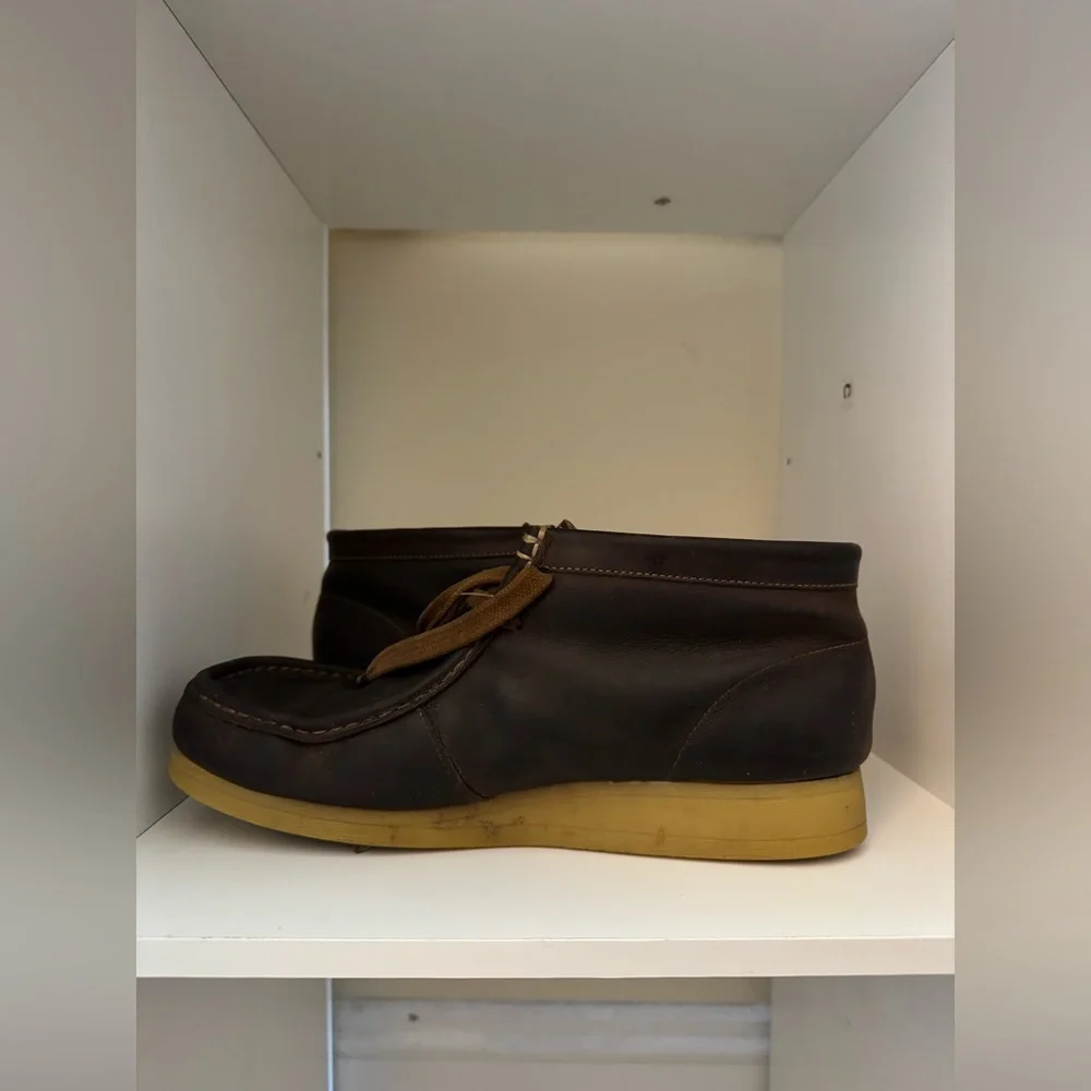 Clark’s Wallabees men’s size 9 brown tan
